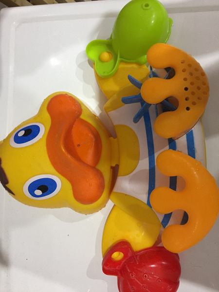 Детские игрушки на присоске для ванной: советы по выбору и хранению
