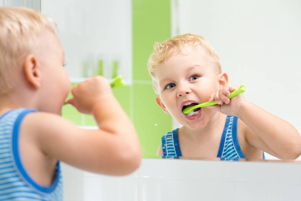 Когда начинать чистить зубы ребенку: советы врача-стоматолога