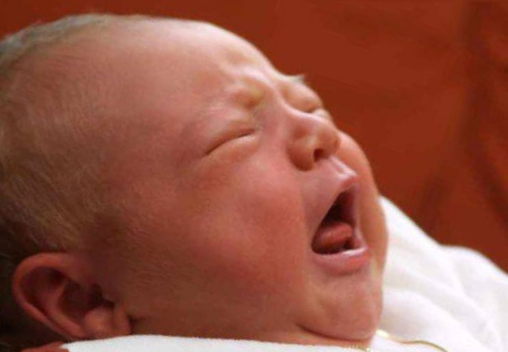 Если грудничок капризничает без причины: 10 кризисов малыша