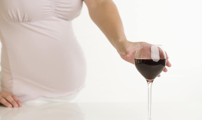 Вниманию будущих мам: можно ли пить шампанское при беременности? последствия употребления