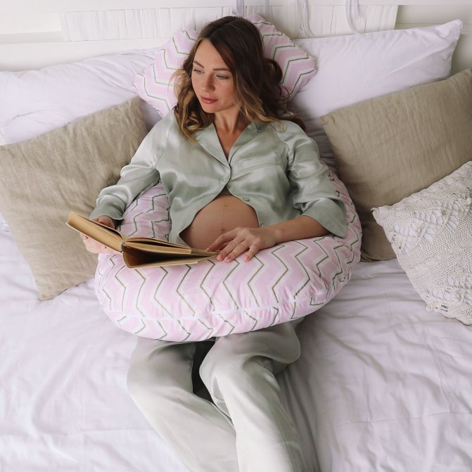 Подушка для беременных: формы, советы по выбору