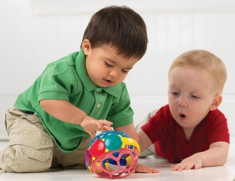 Почему дети не хотят делиться своими игрушками и что с этим делать