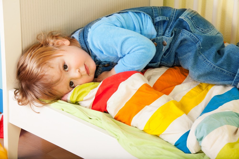Ребенок не спит в детском саду: в чем причина и что делать родителям