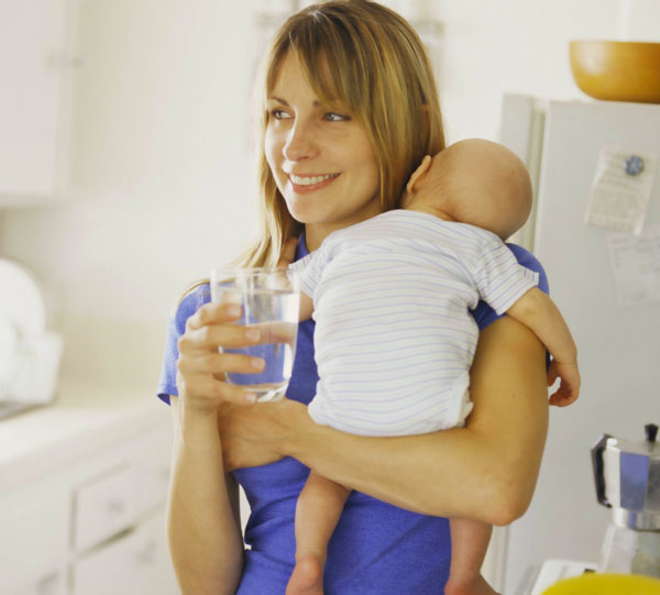 Что можно пить кормящей маме: вода, соки, компоты, квас при грудном вскармливании и другие напитки
