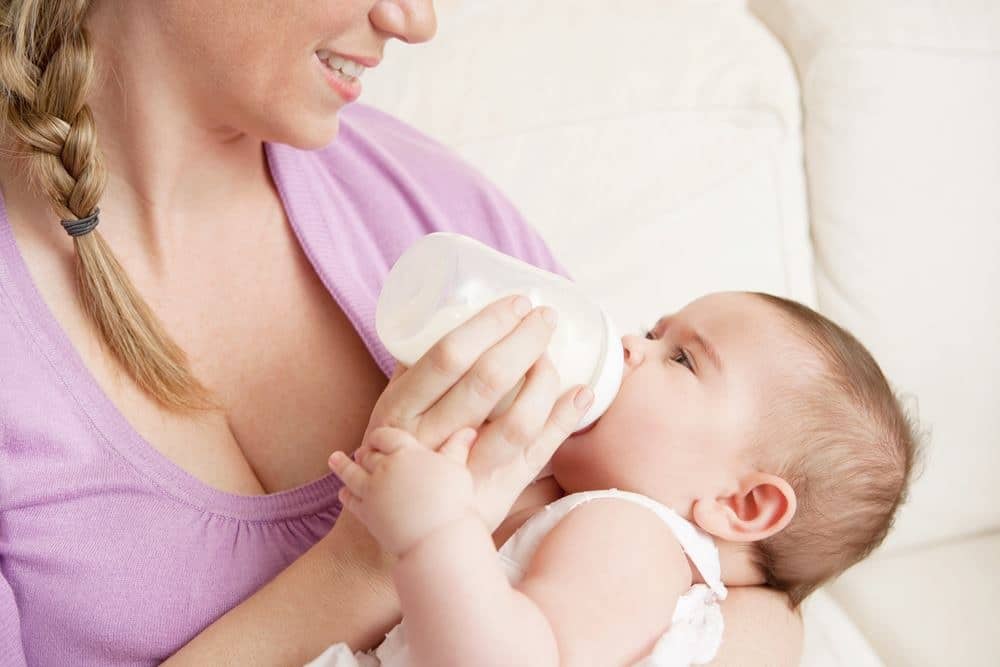 Как приучить к смеси грудного ребенка: переход с грудного вскармливания на смесь