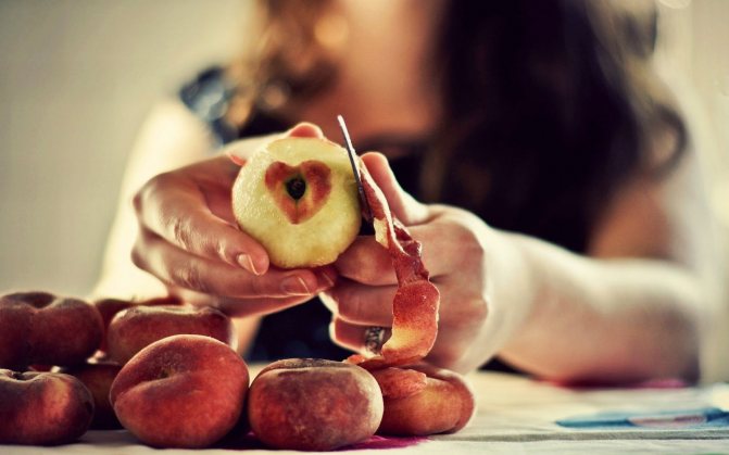 Можно ли персики при грудном вскармливании: польза и вред