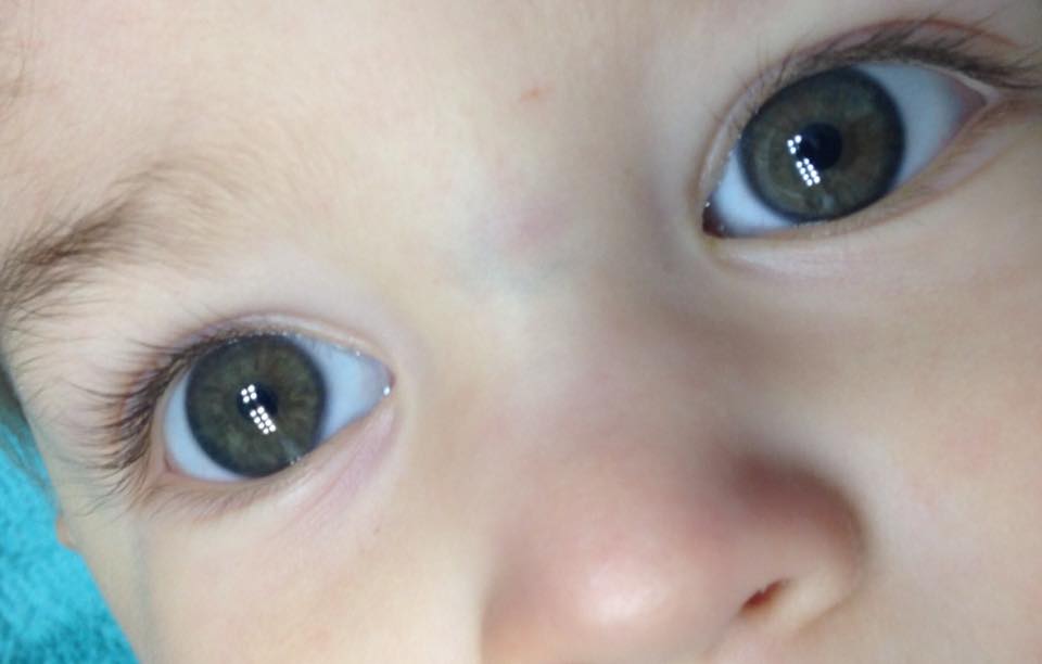 Когда у ребенка меняется цвет глаз и волос на постоянный