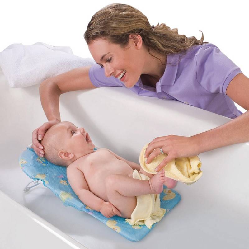 Можно ли купаться в одной ванне вместе с новорожденным? мнение врачей и мамочек