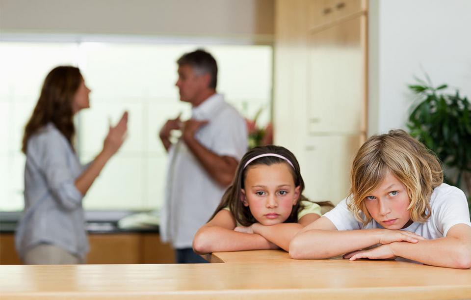 Ссора родителей при ребенке, что делать и как себя вести правильно