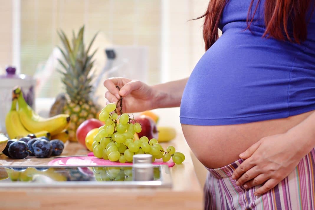 Виноград при беременности можно или нельзя?