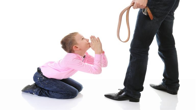 Можно ли бить детей: 8 фактов о физическом наказании