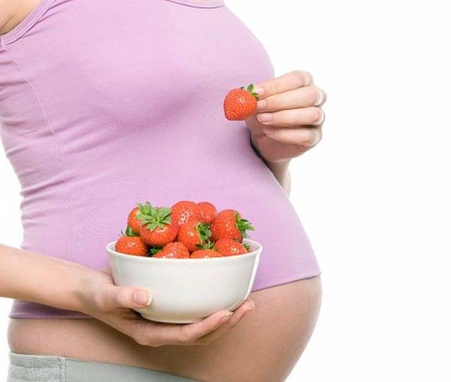 Клубника при беременности — как правильно употреблять аллергенную ягоду?