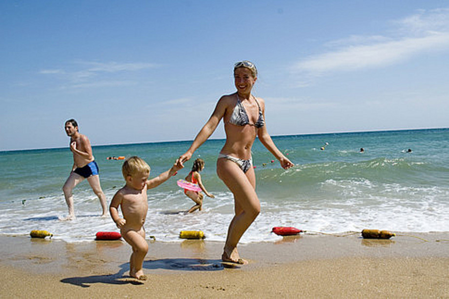 Пляж нудистов с детьми