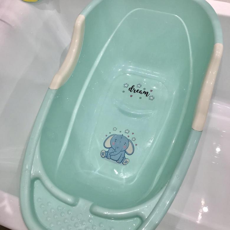 Ванночки для купания новорожденных: как проводить их с пользой