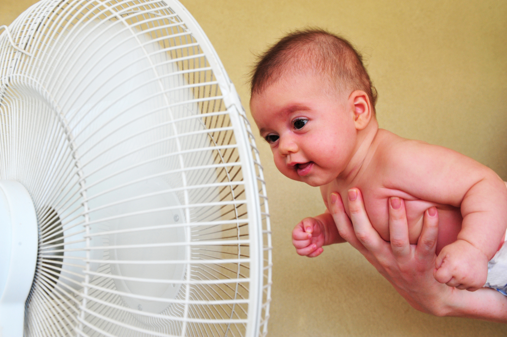 Как защитить грудничка в жаркую погоду :: дети ::  «живи!