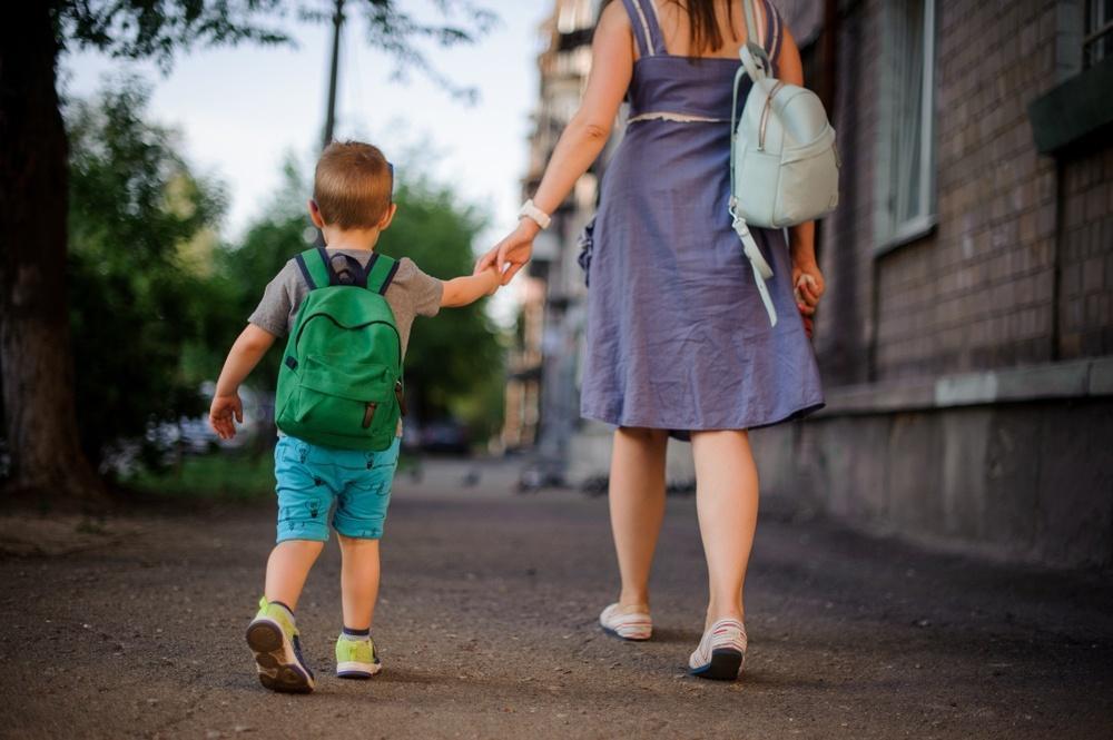 Ребенок в год не ходит самостоятельно: причины, норма и отклонения, рекомендации педиатров