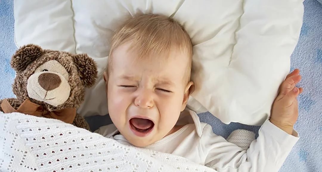 Почему грудничок плачет во сне: методы решения проблемы