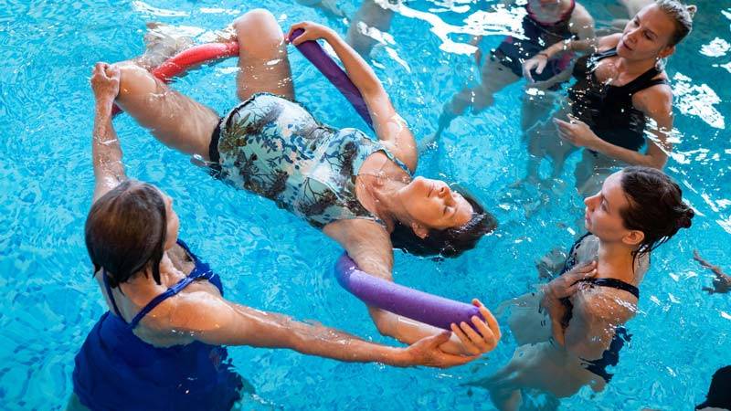 Можно ли беременным ходить в бассейн? плаванье при беременности в бассейне: польза и вред
