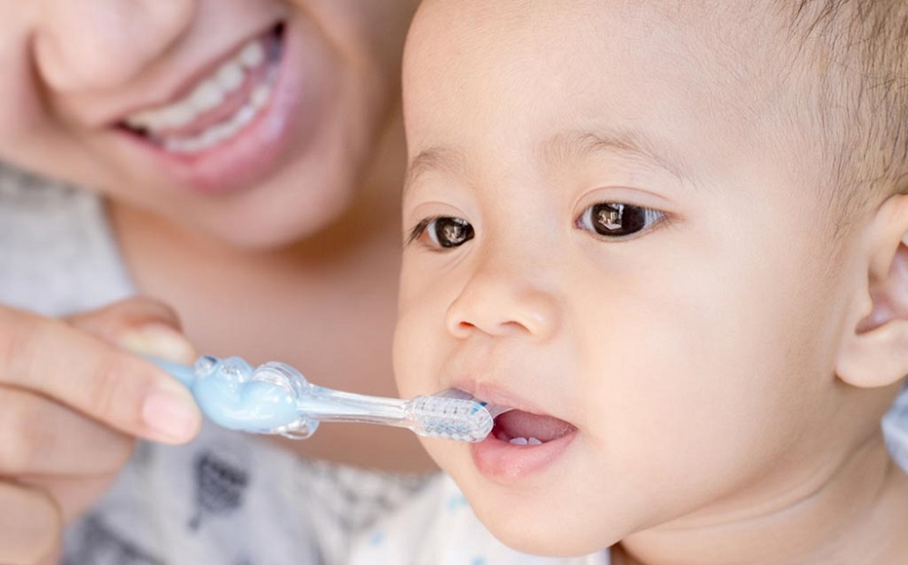 Что делать если ребенок не дает чистить зубы