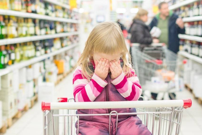 Как отучить ребенка от истерик в магазине. ребенок в истерике