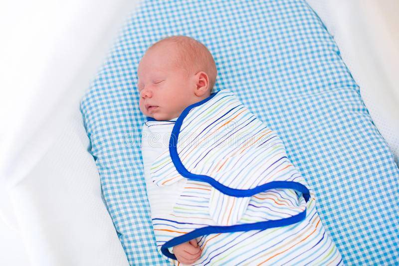 Как приучить ребенка спать без памперса ночью? - mums.ru