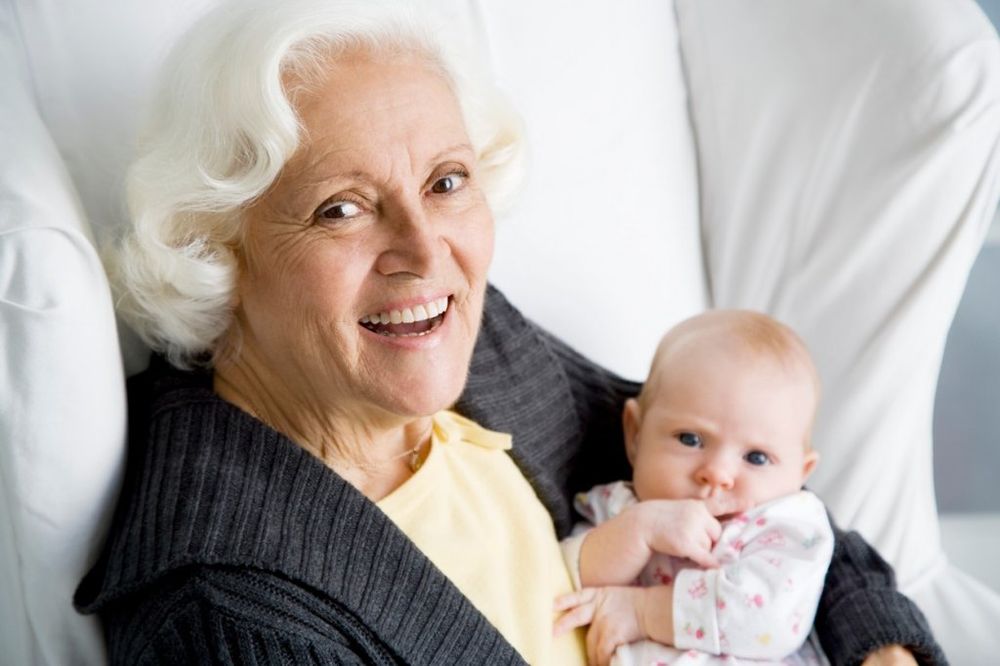 Бабушка или няня: как сделать правильный выбор