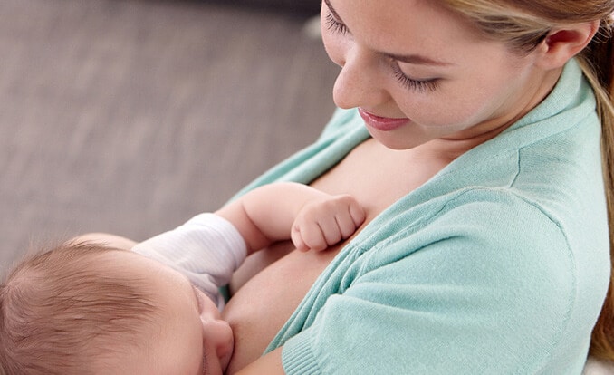 Как приучить ребёнка к груди после пустышки или смеси?