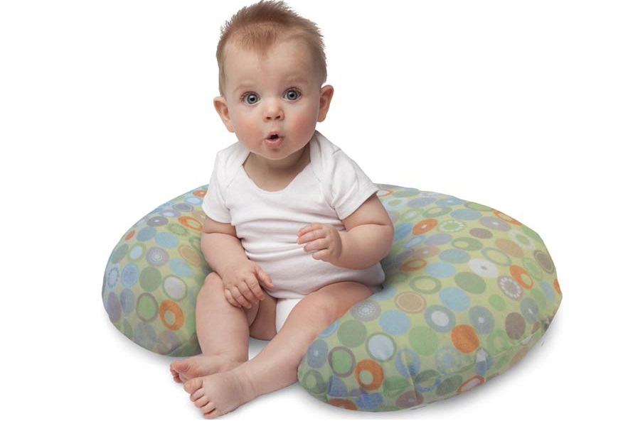 Когда ребенок начинает ползать и сидеть? во сколько месяцев формируется навык сидения у девочек и у мальчиков
