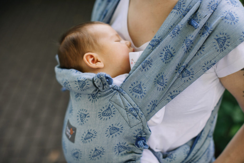 Плюсы и минусы слинга для новорождённых
