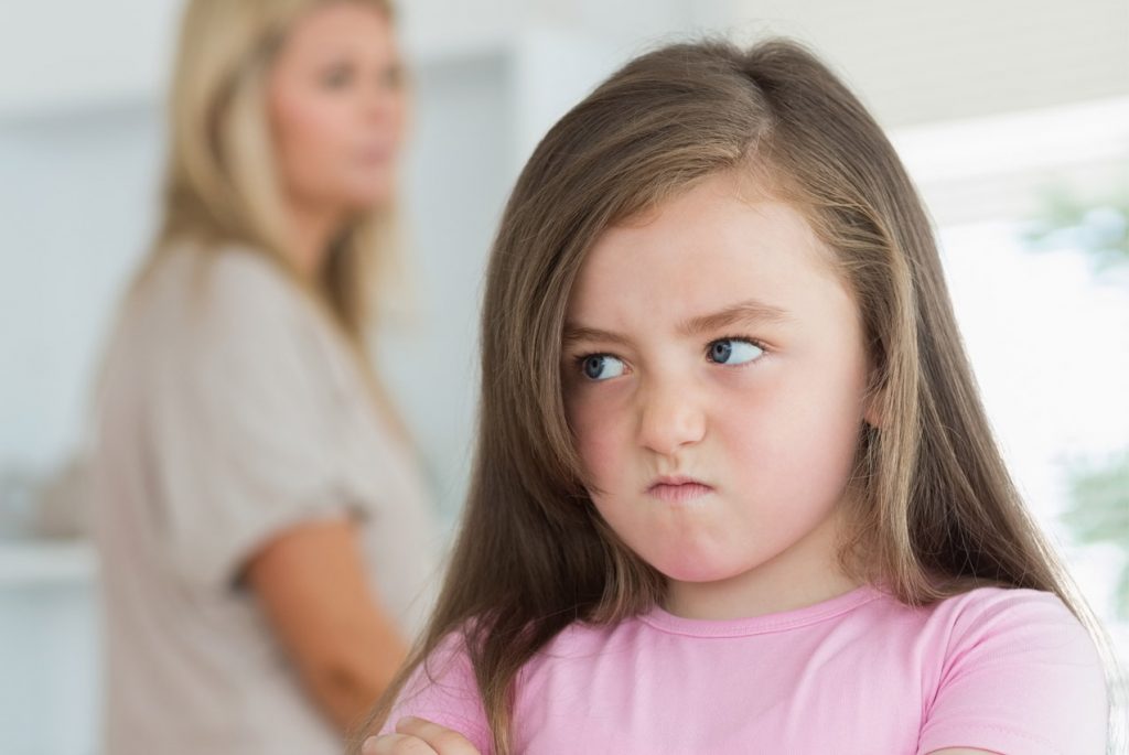 Крик, оскорбления, угрозы: как изменить общение с ребенком? как общаться с ребенком без агрессии?