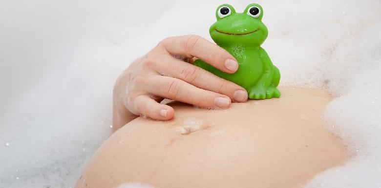 Почему беременным нельзя принимать ванну, лежать в горячей воде