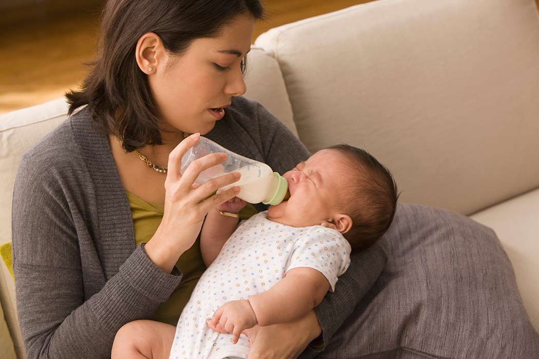 12 причин беспокойства ребенка при кормлении грудью. почему ребенок плачет во время кормления грудью