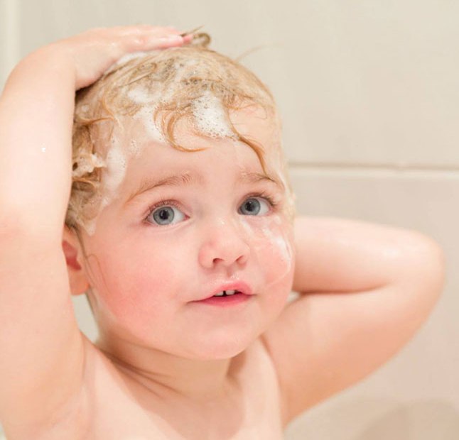 Как убрать корочки на голове у ребенка?