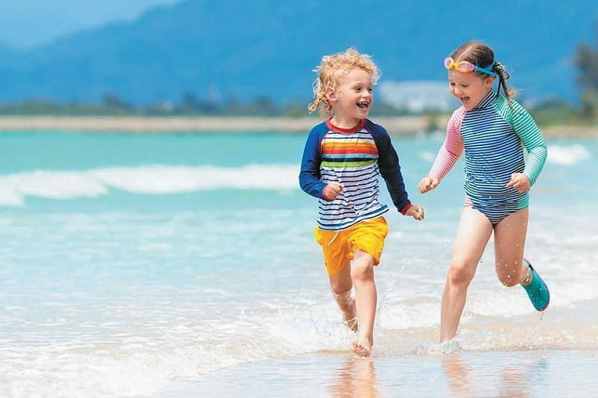 Как правильно вести себя с ребенком на пляже