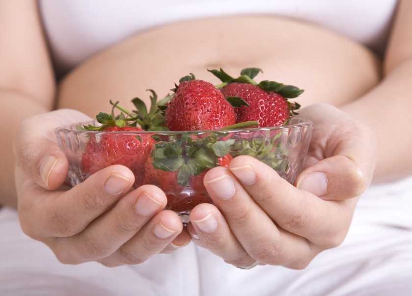 Можно ли есть клубнику во время беременности: мнение врачей