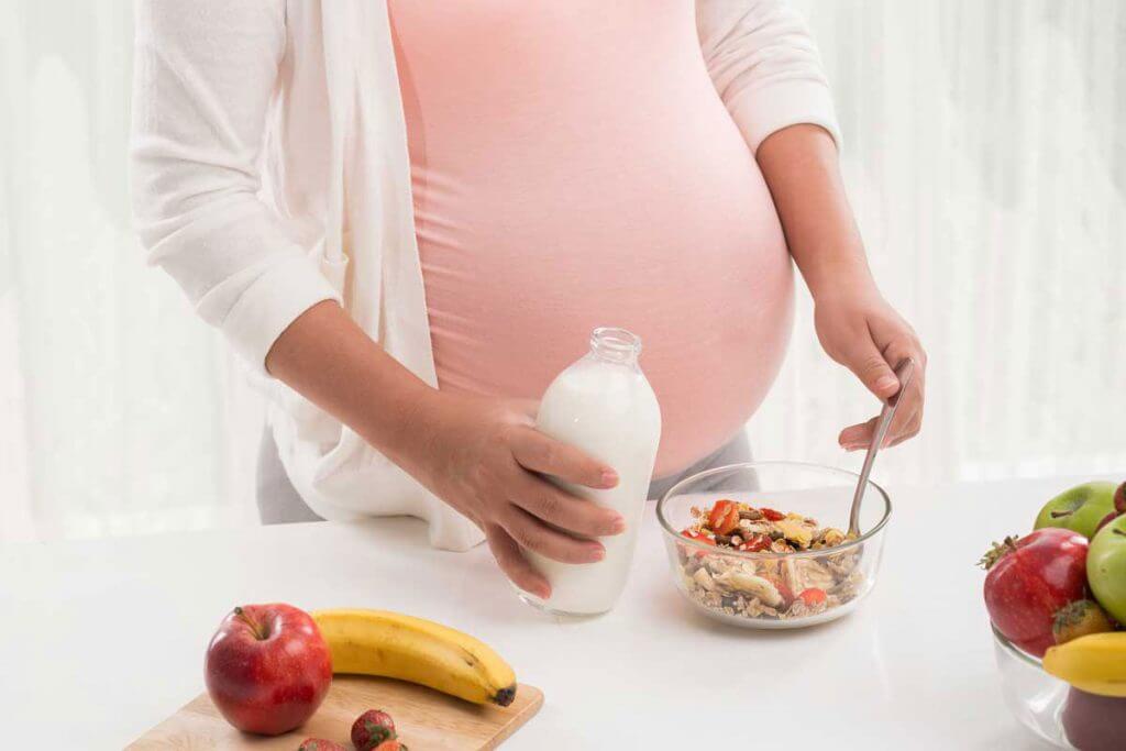 Как питаться в первый месяц беременности?