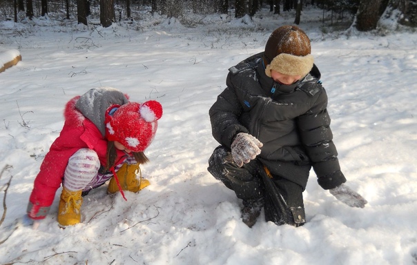 Как отучить ребенка есть снег