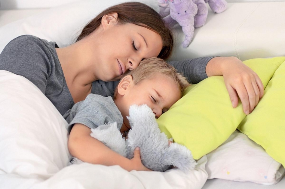 Как отучить ребенка спать с родителями, когда и в каком возрасте это нужно делать