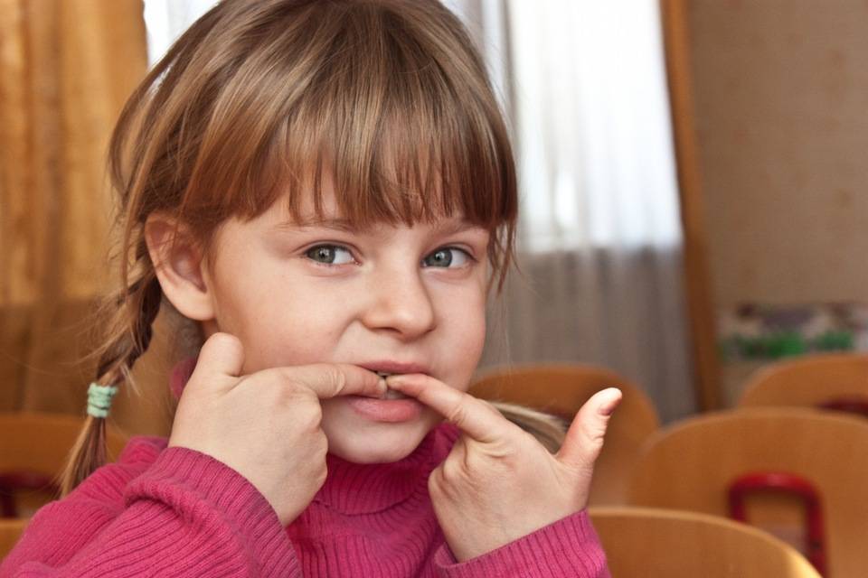 Как быстро отучить ребенка грызть ногти? Психолог Марина Романенко