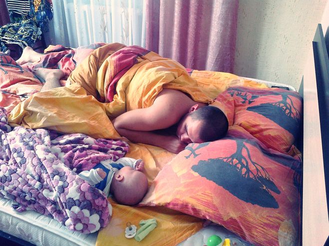15 советов, как приучить малыша спать в своей кроватке