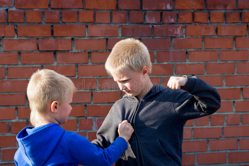 Конфликты на детской площадке: как не довести до драки?