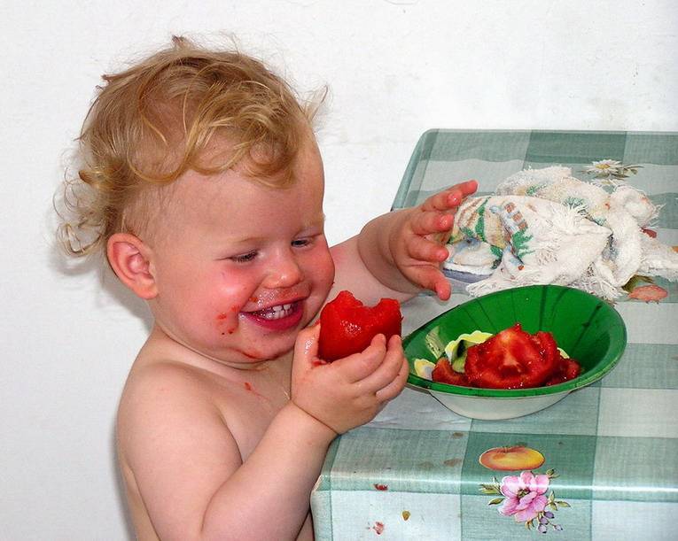 С какого возраста можно давать помидор ребенку и польза томата для детей