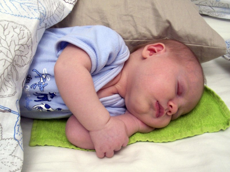 Какая подушка лучше для новорожденного ребенка и малышей от 1, 2 и 3-х лет - журнал expertology.ru