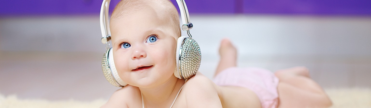 Ребенок до года слушает классическую музыку. Рация мама няня. Музыка для новорождённых музыка для новорожденных. Музыка для новорожденного 1