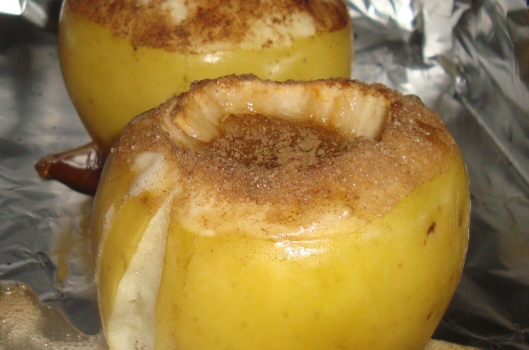 Яблоки, запеченные в мультиварке: рецепты, советы по приготовлению