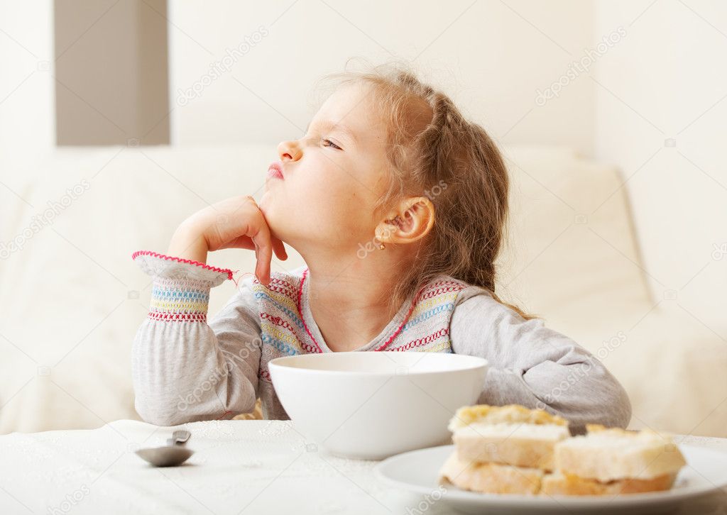Учим ребенка кушать без слез