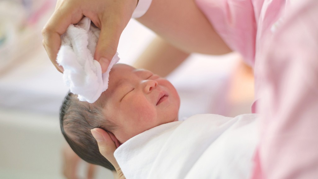 Кожа младенца и уход за ней. как правильно ухаживать за кожей новорожденного