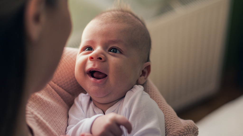 Во сколько младенец начинает смеяться в голос или когда ребёнок впервые смеётся вслух, а также причины первого веселья у грудничка и рекомендации родителям • твоя семья - информационный семейный порта