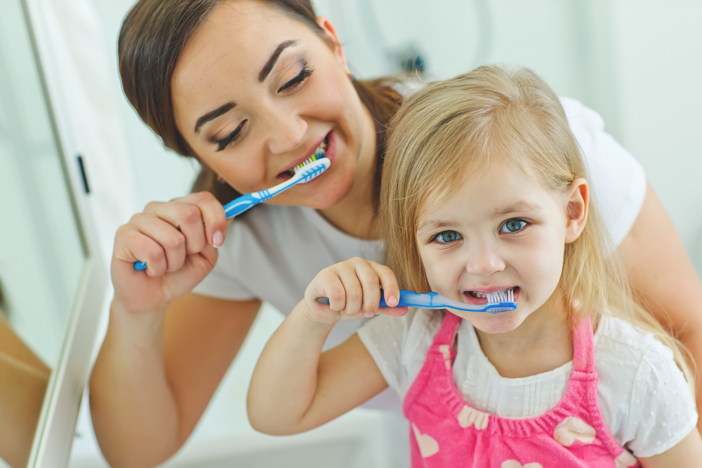 Когда начинать чистить зубы ребенку: советы врача-стоматолога