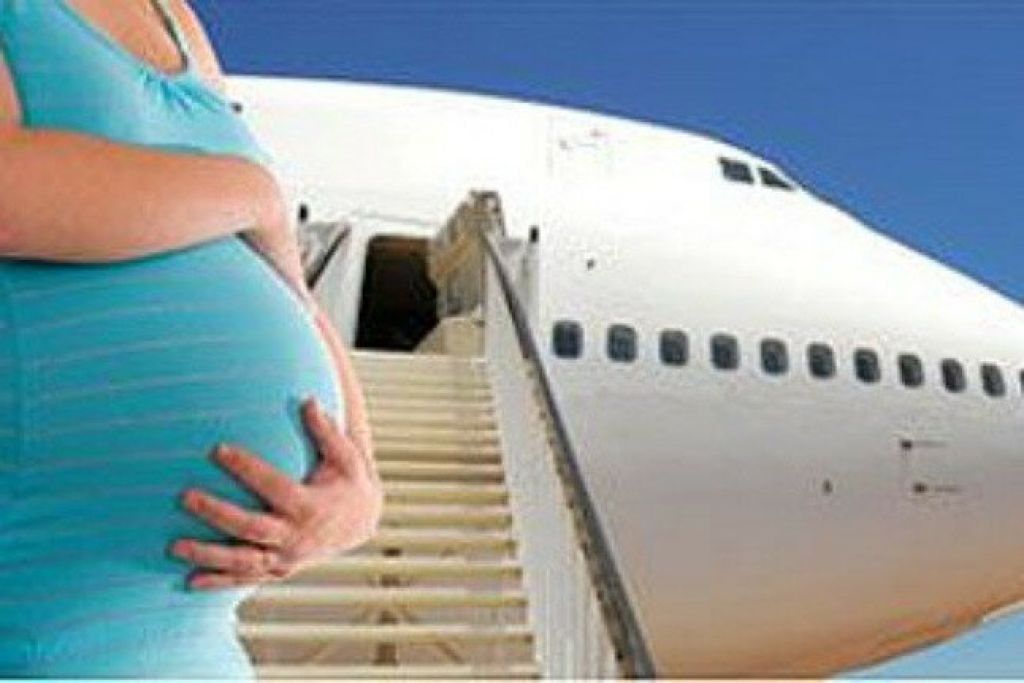 Можно ли беременной летать на самолете: до скольки месяцев разрешено и опасность